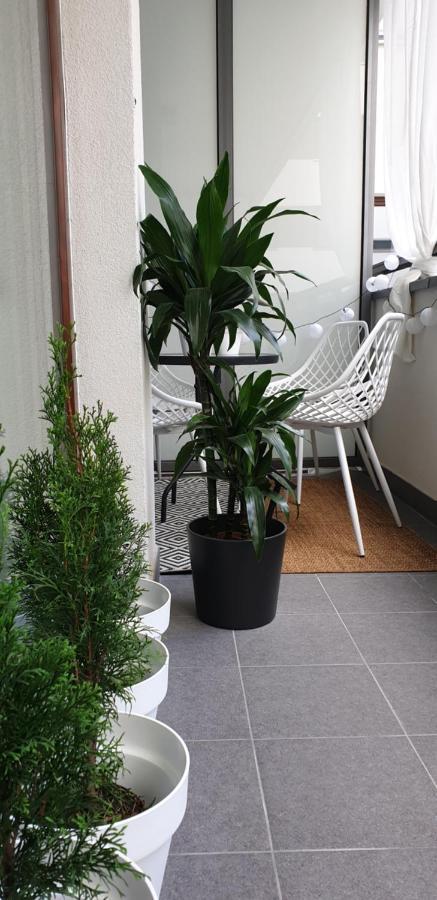 Bit Eccentric With The Balcony Apartment Warsaw Exterior photo