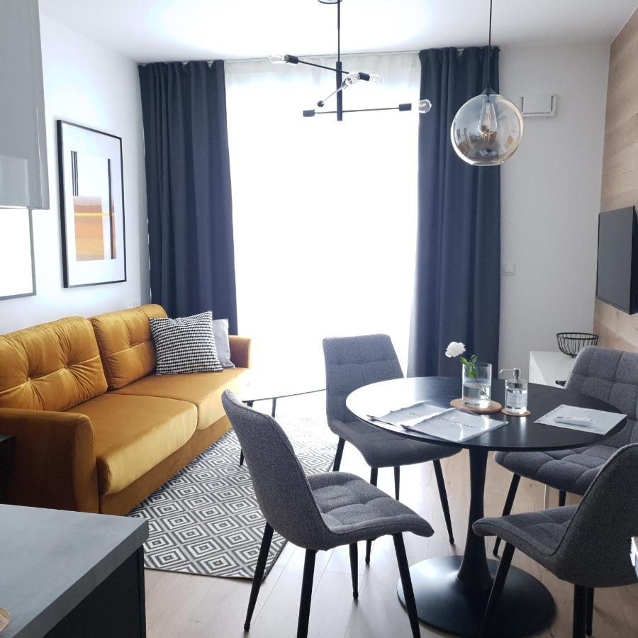 Bit Eccentric With The Balcony Apartment Warsaw Exterior photo